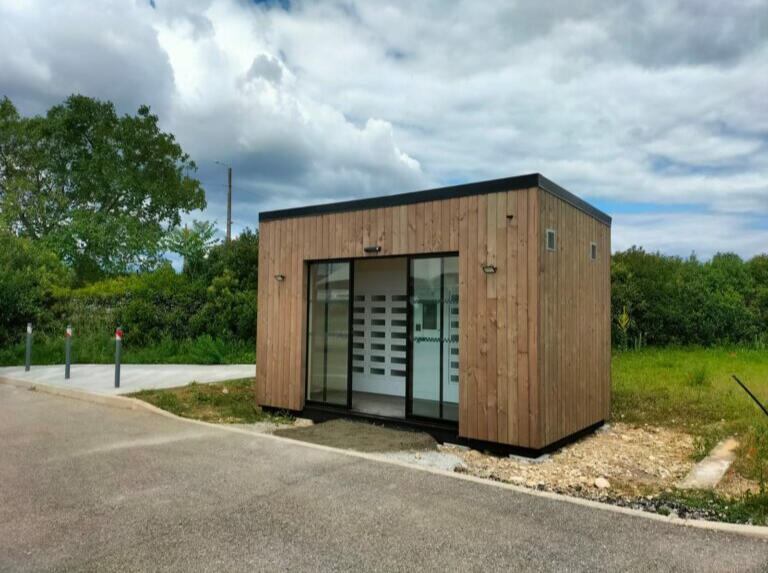 Vending machine structure